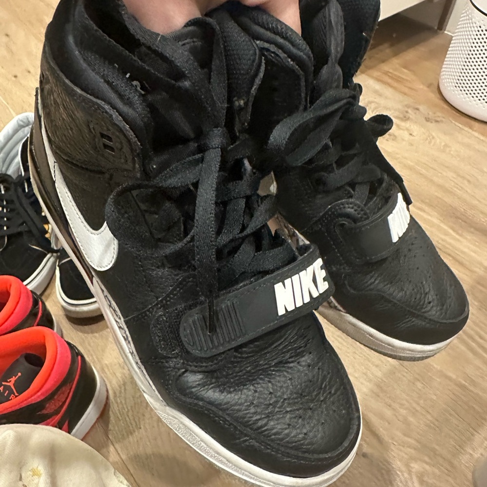 Youth 5.5 Nike Air Jordan Legacy 312 Black and White Sneakers - Picture 3 of 7
